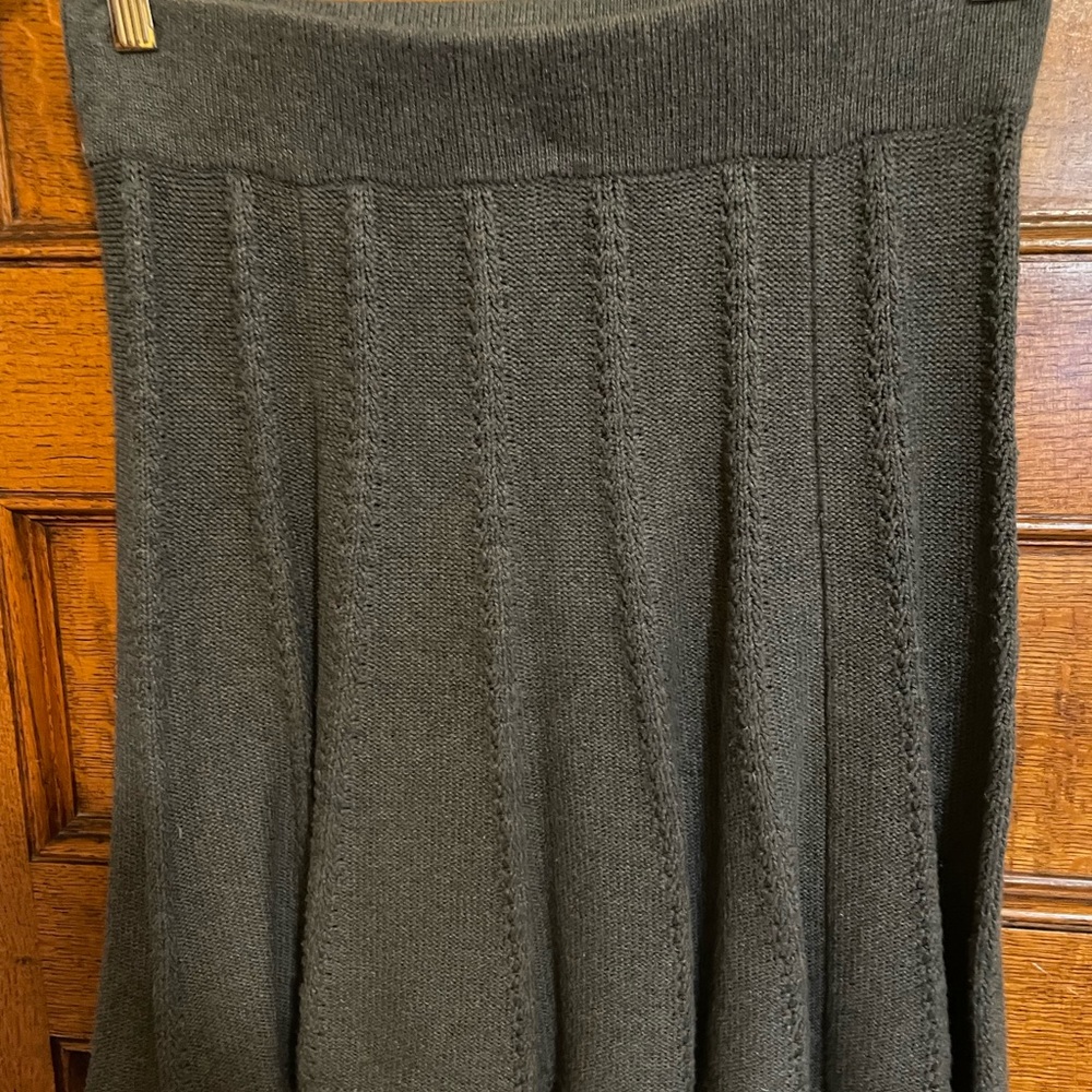 Short CAbi skirt is great over tights! Grey, cotton and fits more than size XS.